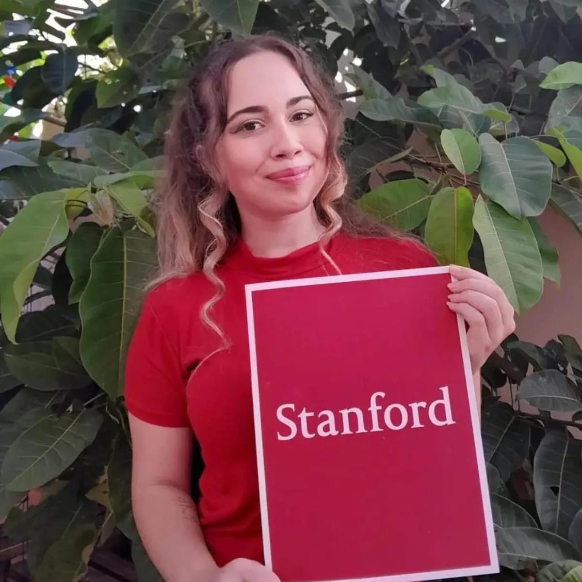 كيف حصلت على منحة دراسية كاملة في جامعة ستانفورد كطالبة دولية من ذوي الدخل المنخفض والجيل الأول