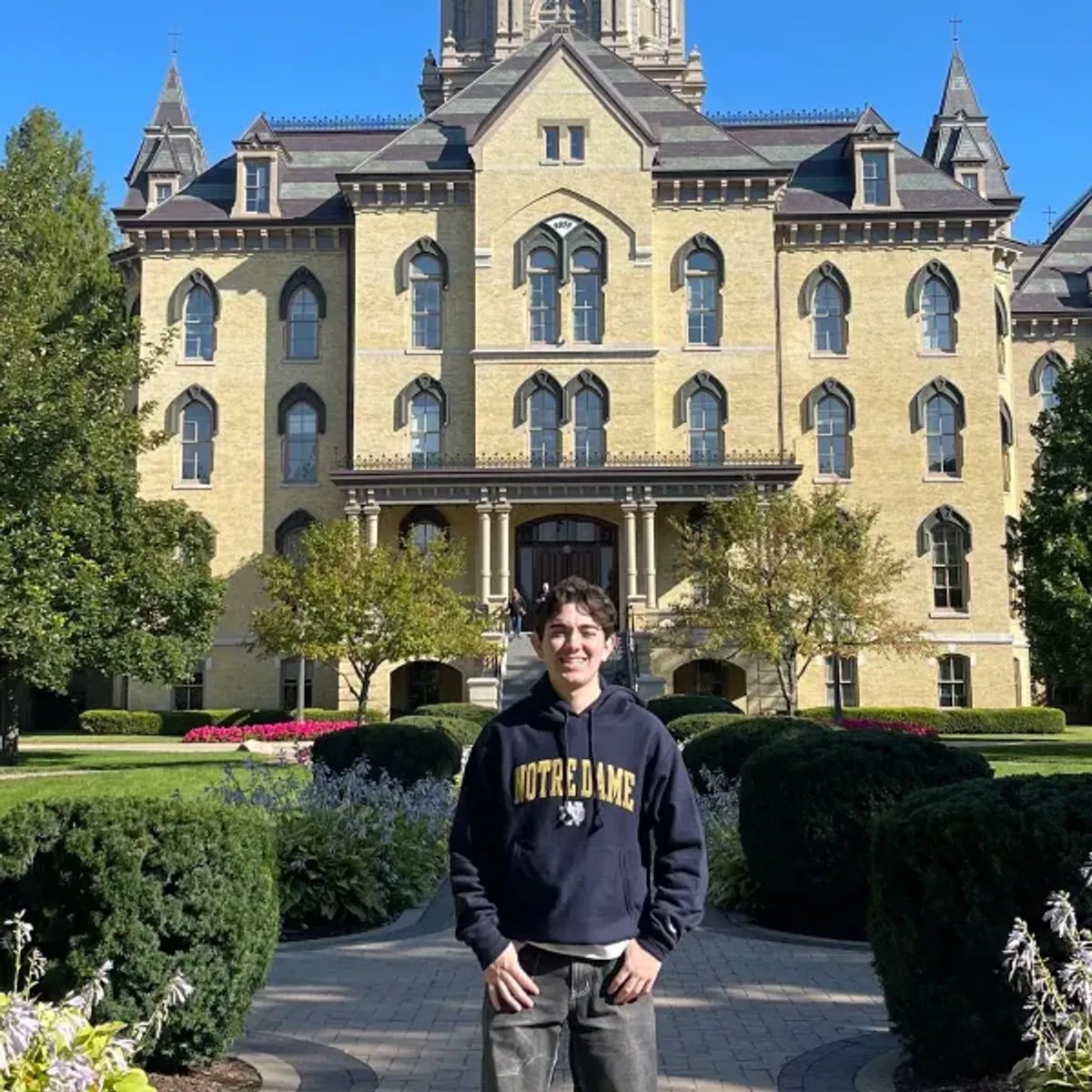 Cómo mi "trípode" de familia, fe y voz me llevó a la Universidad de Notre Dame