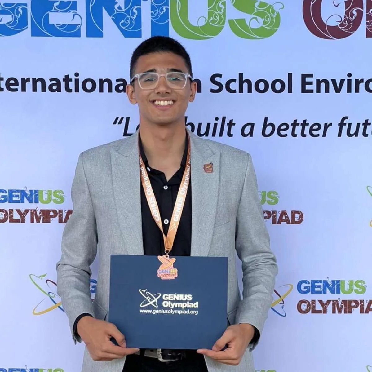 Remporter une médaille de bronze et une bourse de 15 000 $ à la Genius Olympiad de l'Institut de Technologie de Rochester