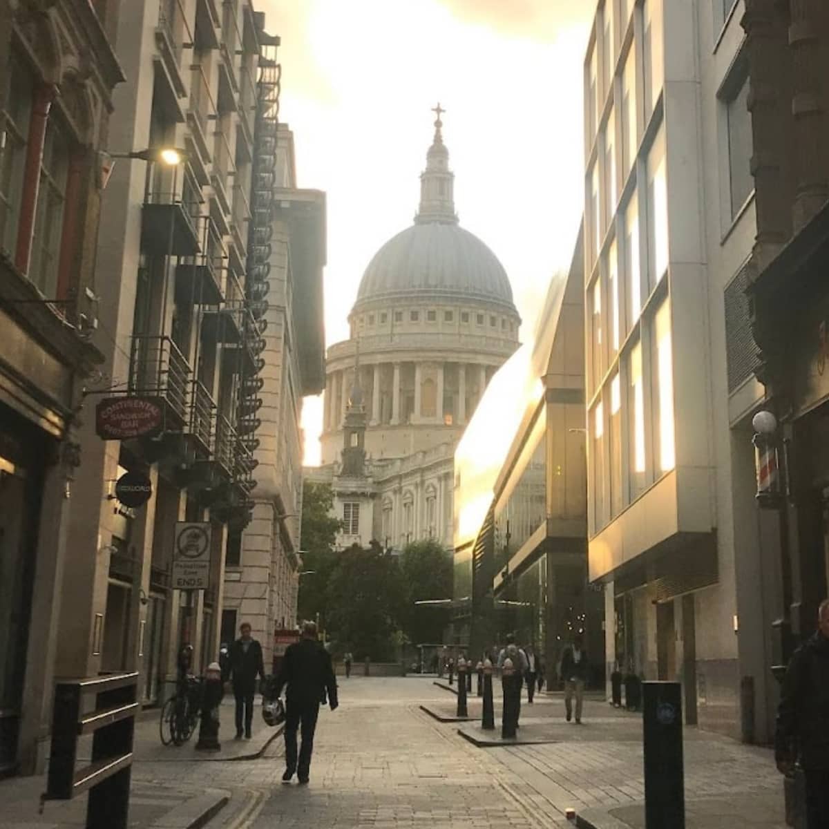 Working in a Fintech Company Bloomberg in London as a Fresh Grad