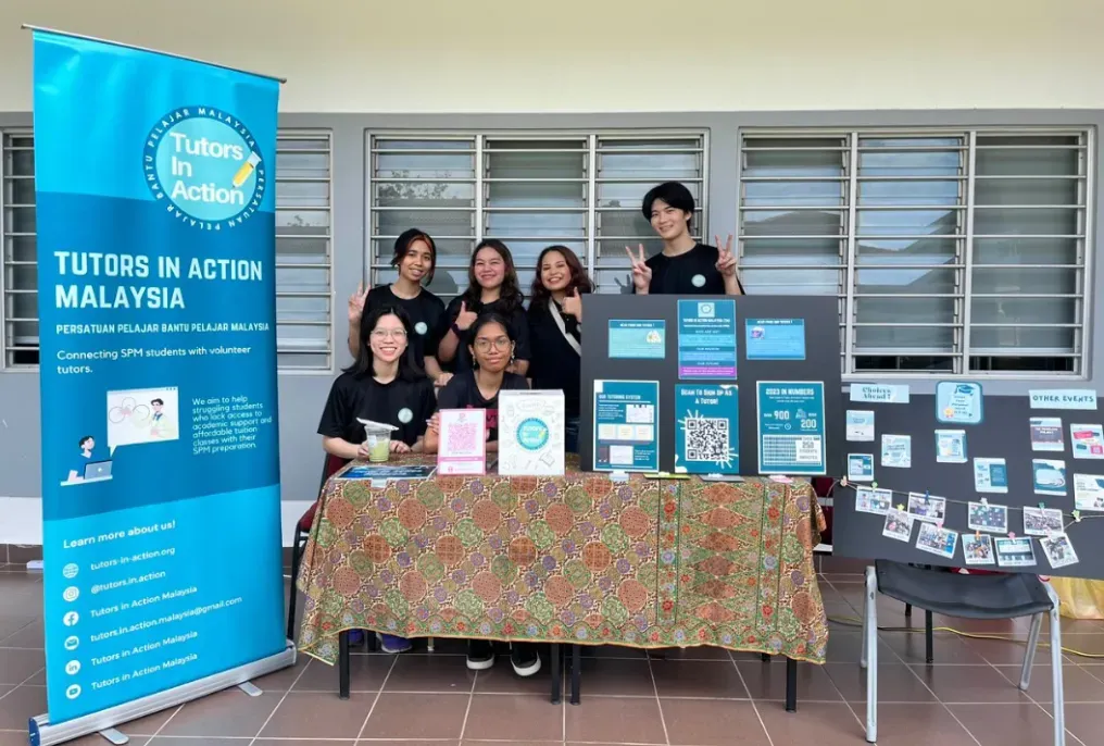Junto com a equipe da Tutors In Action durante o KY Summit na KYUEM para apresentar e promover as iniciativas da nossa ONG.