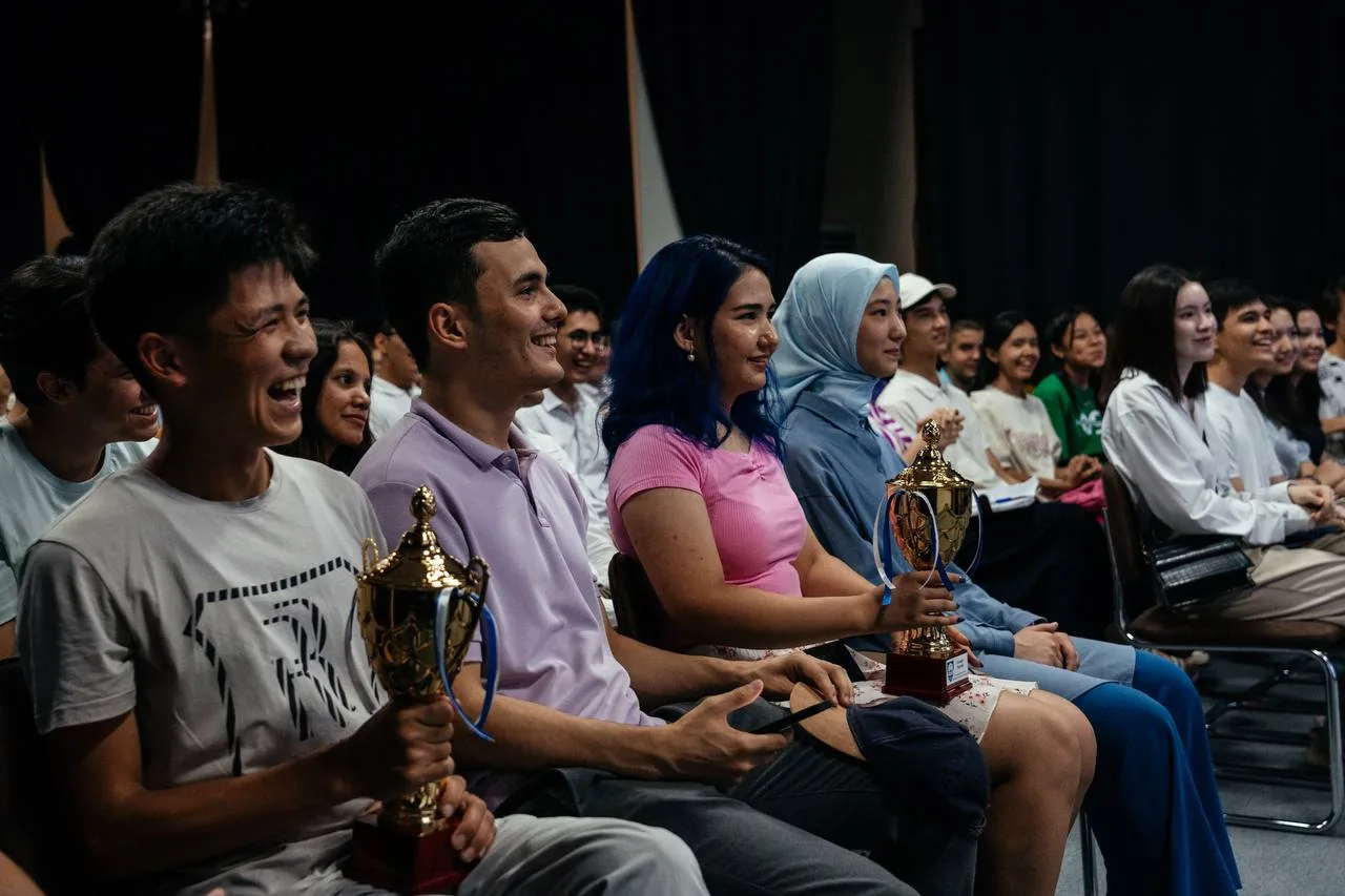 Encontro de Ex-alunos da Freshman no Uzbequistão