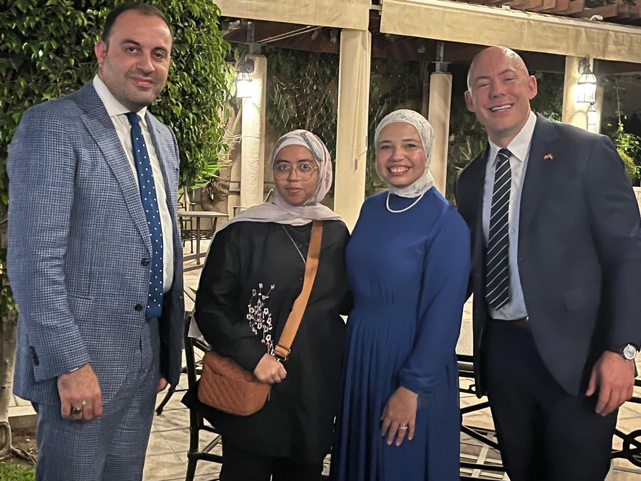 Avec le personnel de l'ambassade des États-Unis