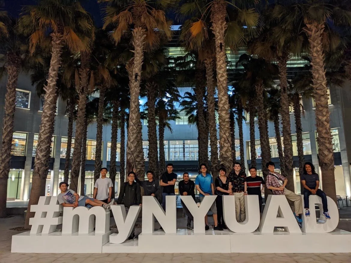 صورة مع زملائي في #myNYUAD