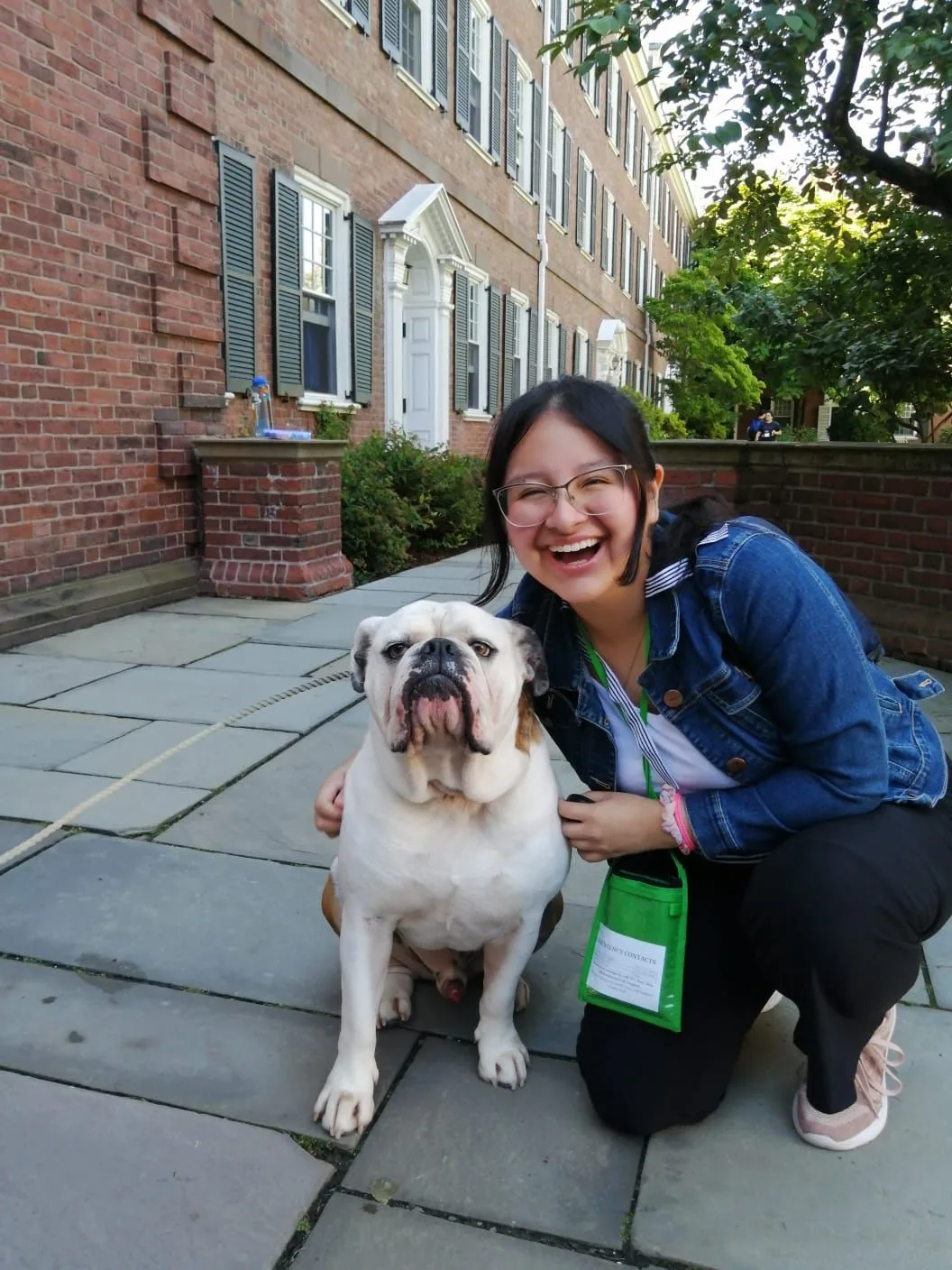 Cette photo est avec mon bien-aimé Handsome Dan XIX, la mascotte officielle de l'Université Yale ✨